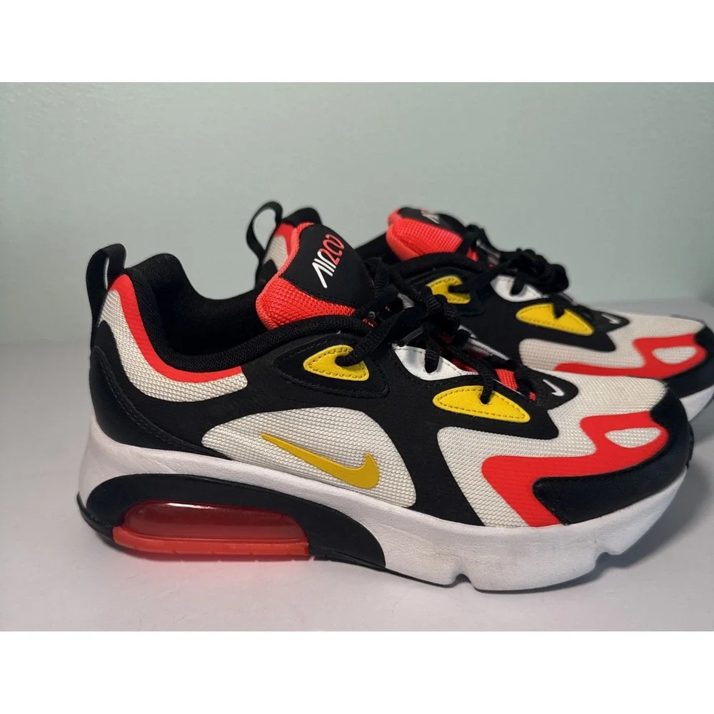 Nike Air Max 200 Kids Sneakers Black White University Gold AT5627-005 Size 5.5Y